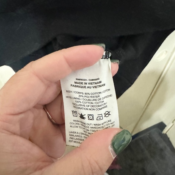 Nike Hoodie Womens Medium Black Cropped Long Sleeve Logo Graphic Athleisure Cozy - Picture 3 of 4